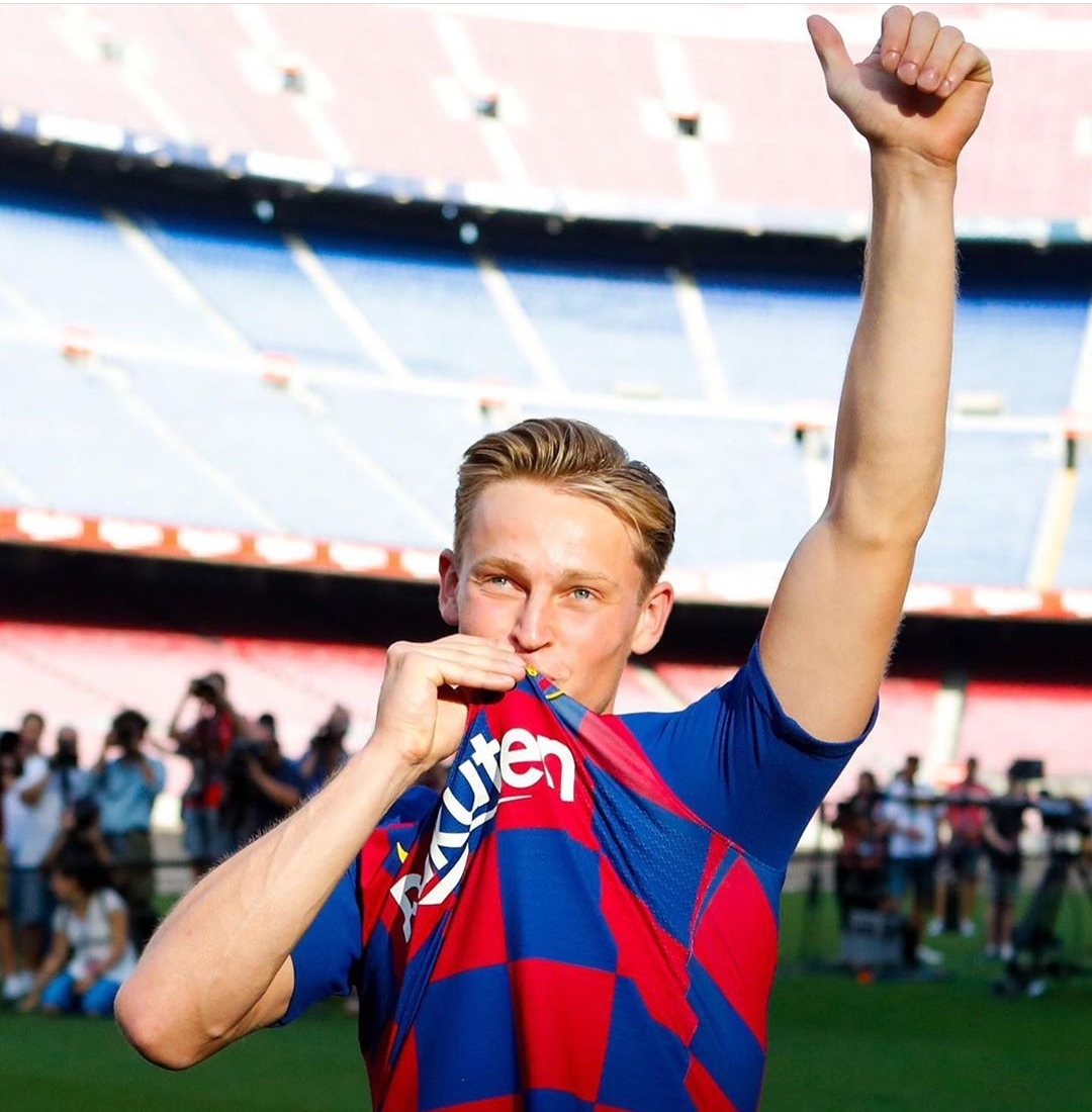 دي يونج يختار رقم قميصه في