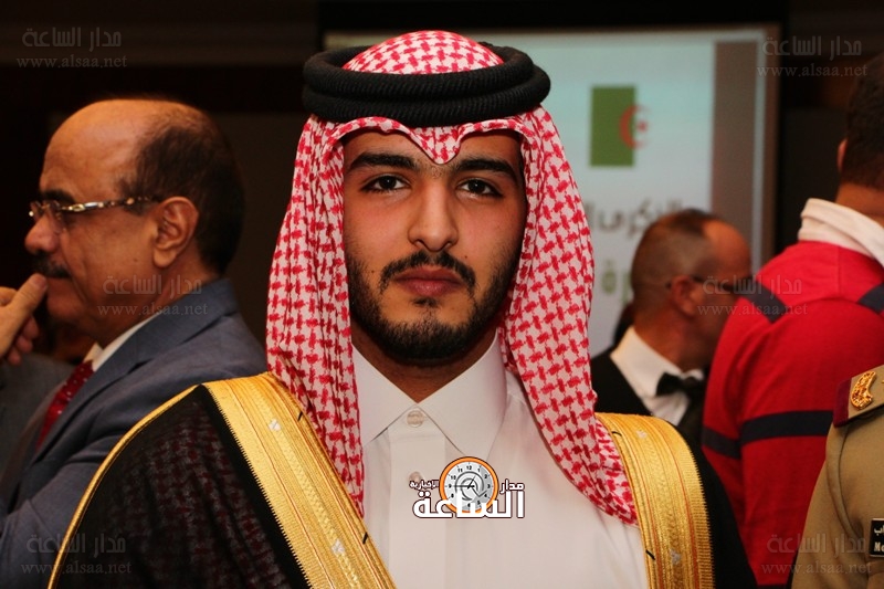 الدبلوماسي القطري ناصر آل حنزاب يتلقى