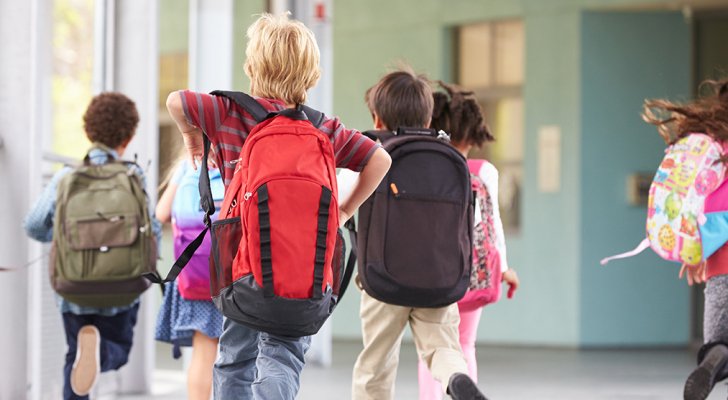 ما هي مخاطر حمل الحقيبة المدرسية