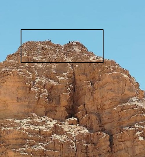 متعطلون عن العمل يهددون بالانتحار من