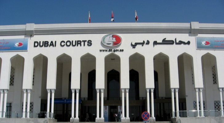 خليجي يعاقب سيدة قادت مركبتها في