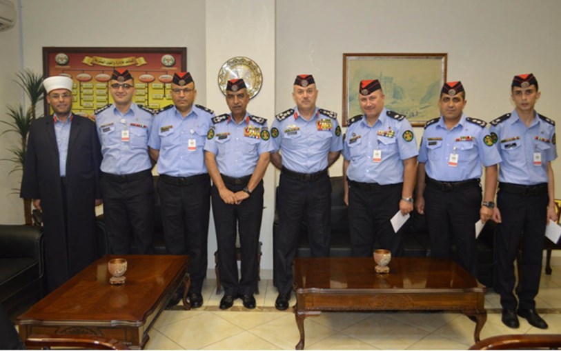 تكريم عدد من مرتبات الأمن العام