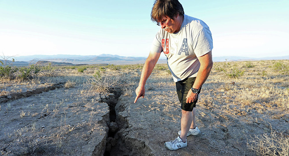 الهزة الأرضية تخلق شقا هائلا في