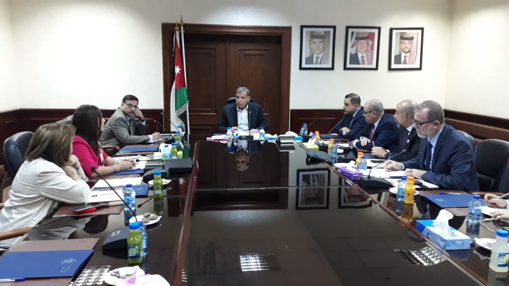 الحكومة تشكل لجنة لإعداد دراسة شاملة