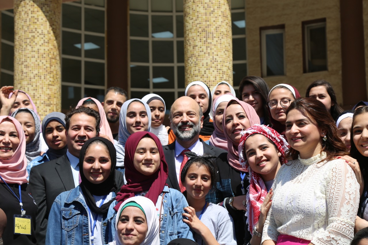 الرزاز: هذا أجمل ما رأيت (صور)