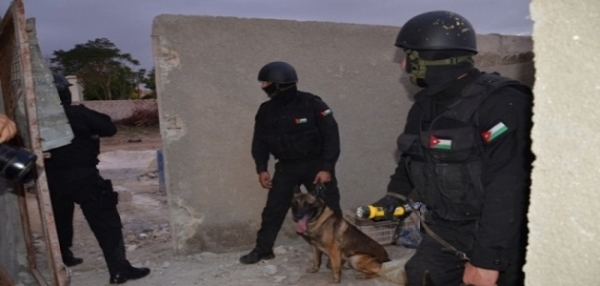 القبض على 3 مطلوبين خطرين في