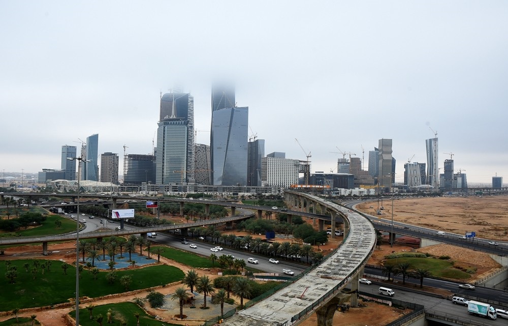 للعمل في السعودية.. أطباء اختصاص وممرضات