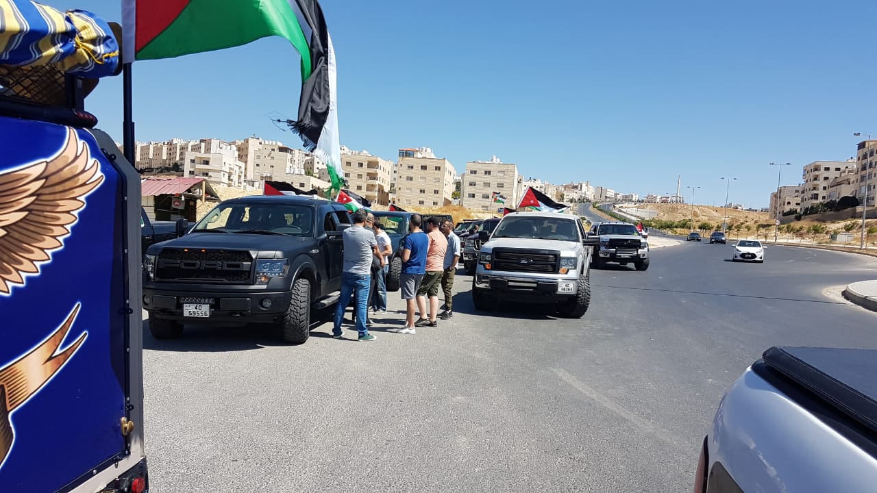 مسيرة سيارات لوحدة شباب السلط إحتفالا