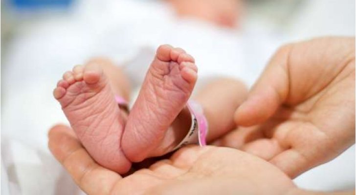 أمريكا تسجل أول ولادة بـ’رحم مزروع‘