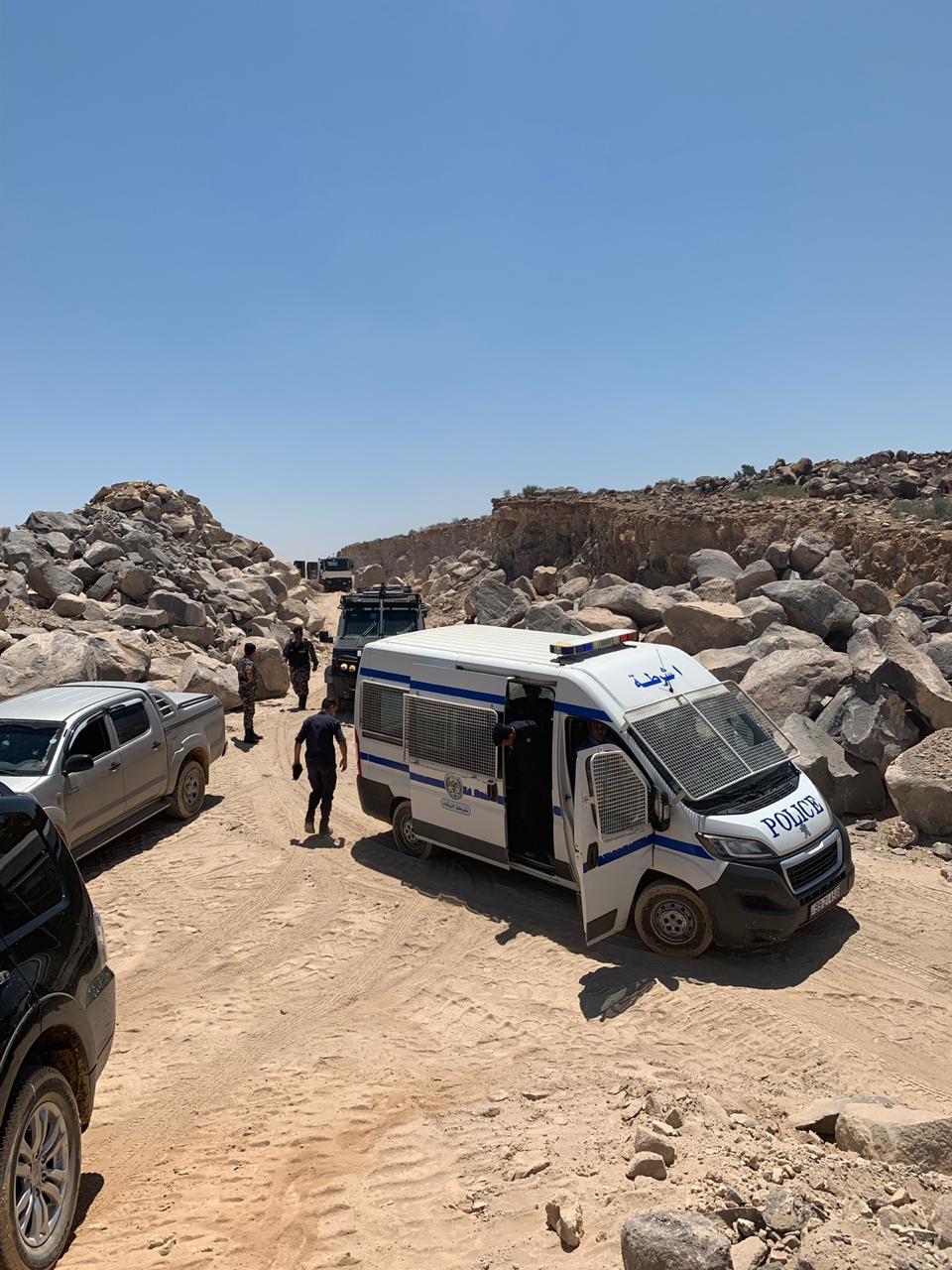 حملة أمنية تضبط (6) حفارات مخالفة