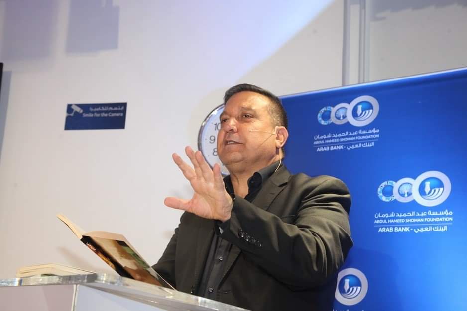 زاهي وهبي يتغنى بالمرأة والحرية في