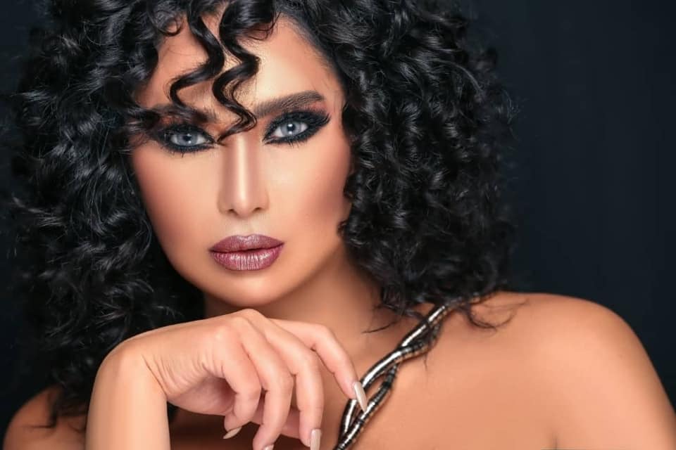 بالصور.. . الفنانة السورية رنا الأبيض