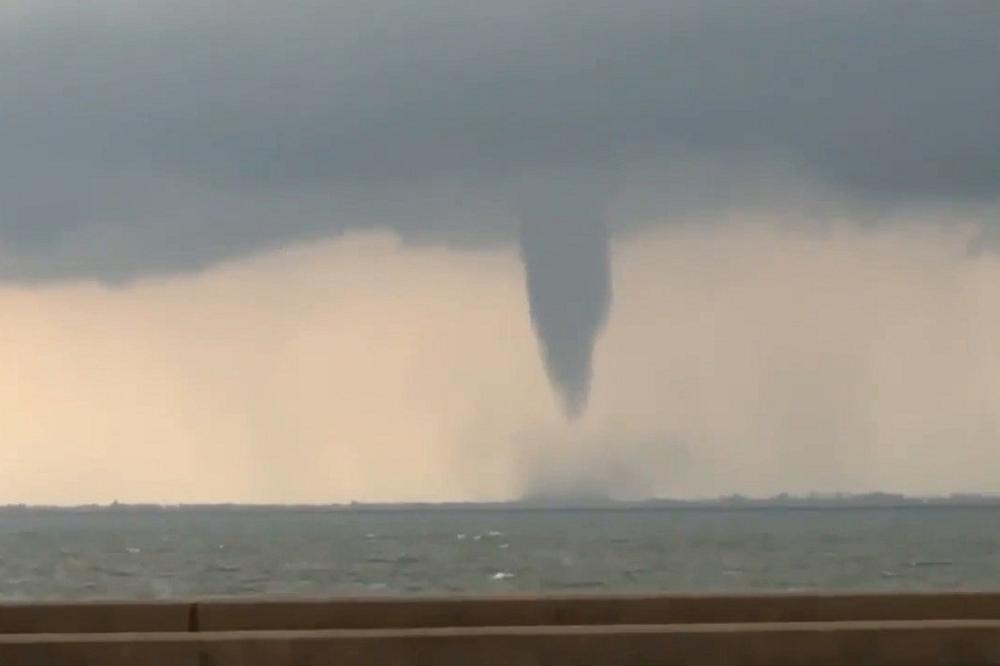 مصرع 6 أجانب جراء الطقس السيء