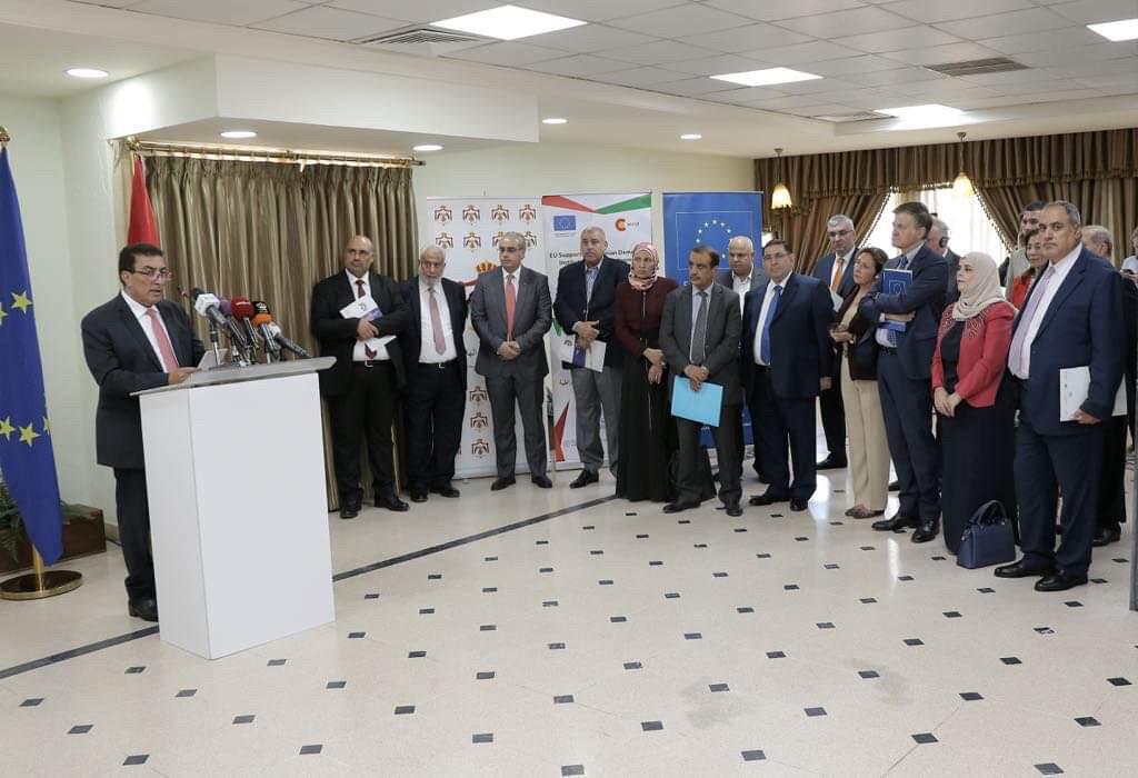 الطراونة يدشن نظام المؤتمرات والتصويت الالكتروني