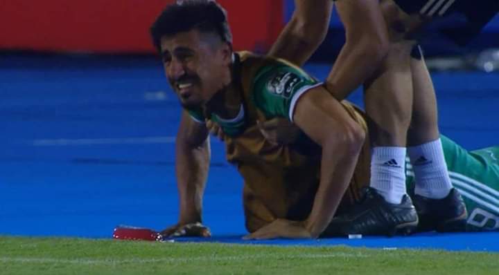 بعد إهداره لركلة جزاء.. . مهاجم