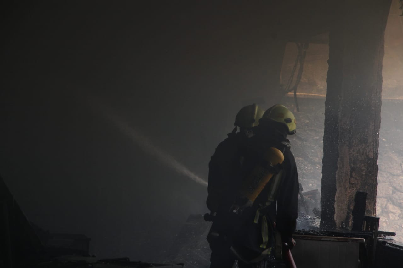 حريق محلات للأثاث داخل احد المجمعات