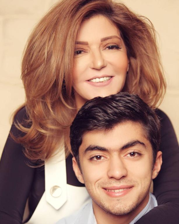 بالصور: أمهات نجمات لا يكبرن أبدا