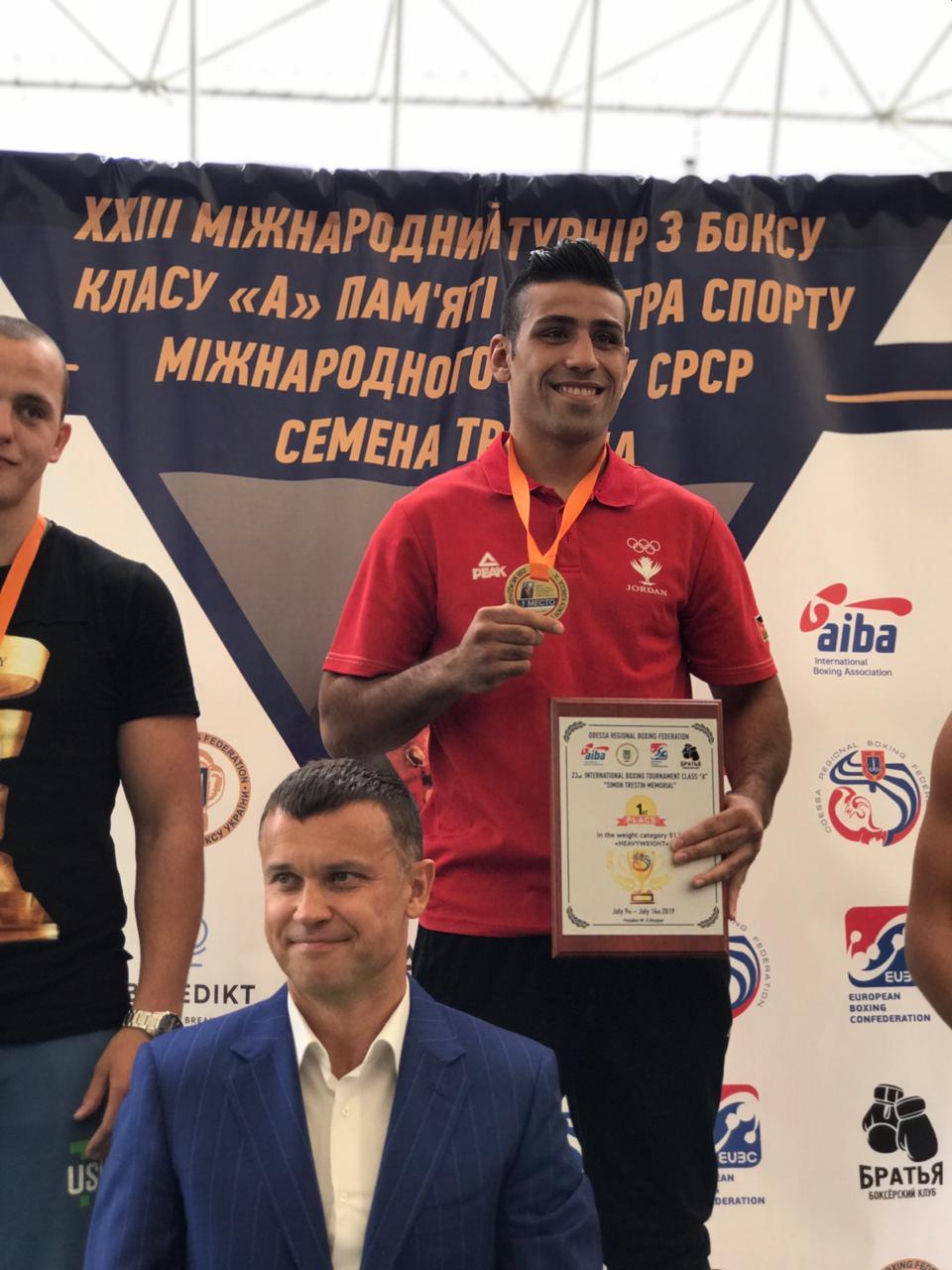 الحواتمة يهنئ الدركي «عشيش» بذهبية بطولة