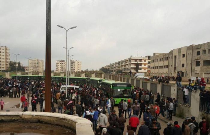 بدء إخلاء مقاتلي الفصائل المعارضة من