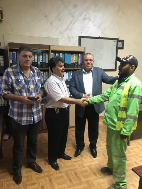 «ابو نصير» تكريم عامل وطن.. ماذا