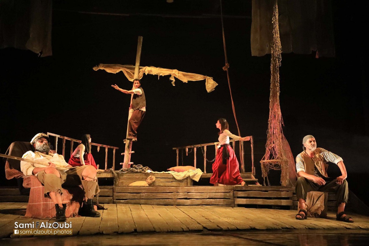 «بحر ورمال».. في مسرح الشمس