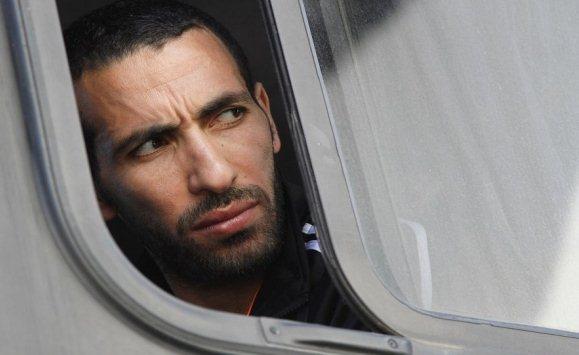 حفيظ دراجي يفاجئ أبو تريكة.. والأخير