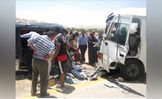 الزرقاء.. 18 إصابة بحادث تصادم في