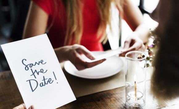 أغرب بطاقة زفاف