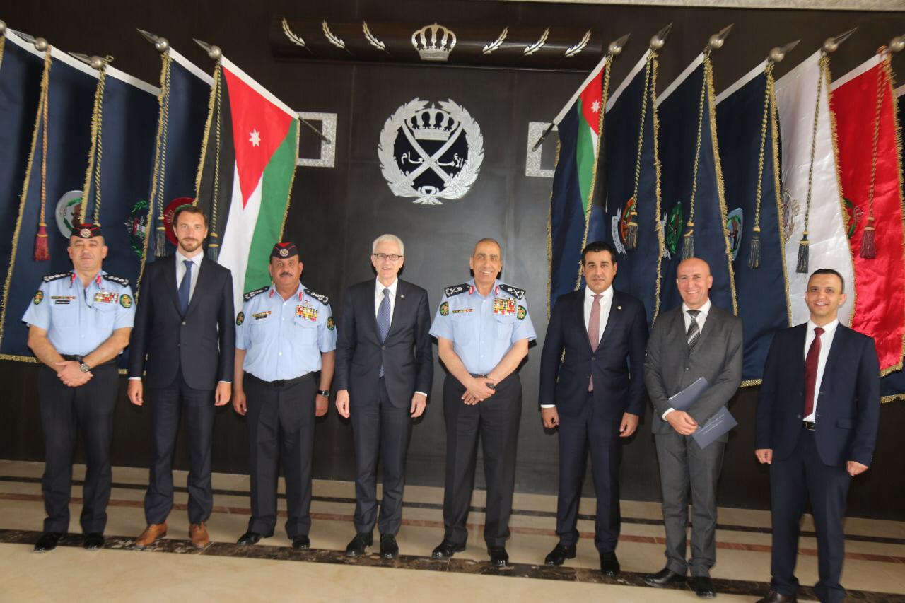 الحمود يلتقي الامين العام للانتربول.. ماذا