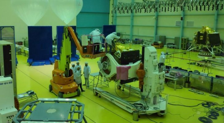 الهند تطلق ثاني مهمة للقمر في