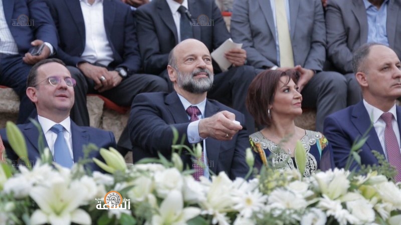 الرزاز يوقد شعلة مهرجان جرش.. بطريقة