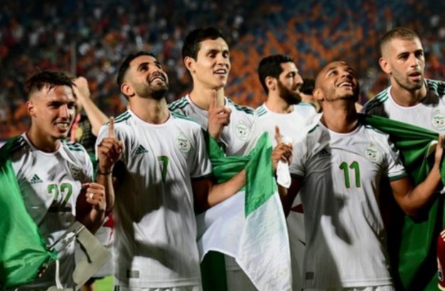 العاهل المغربي يهنئ الأشقاء الجزائريين: أداء