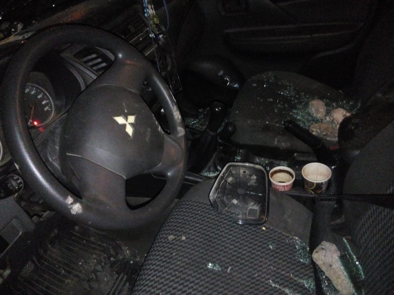 مجهولون يعتدون على سيارة تابعة للسلامة