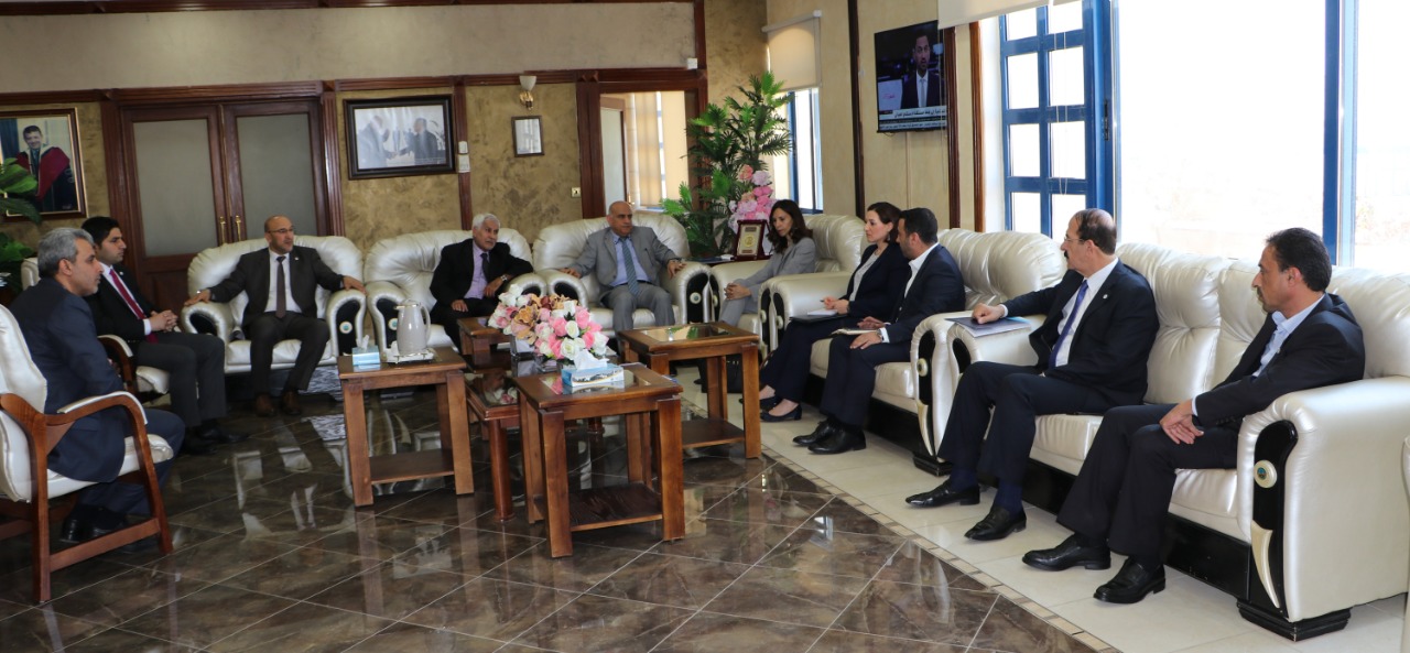 وفد من مؤسسة ولي العهد يزور