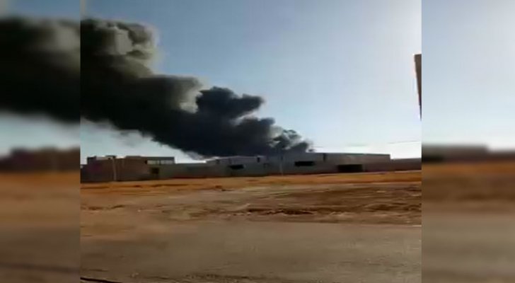 الدفاع المدني يتعامل مع حريق كبير