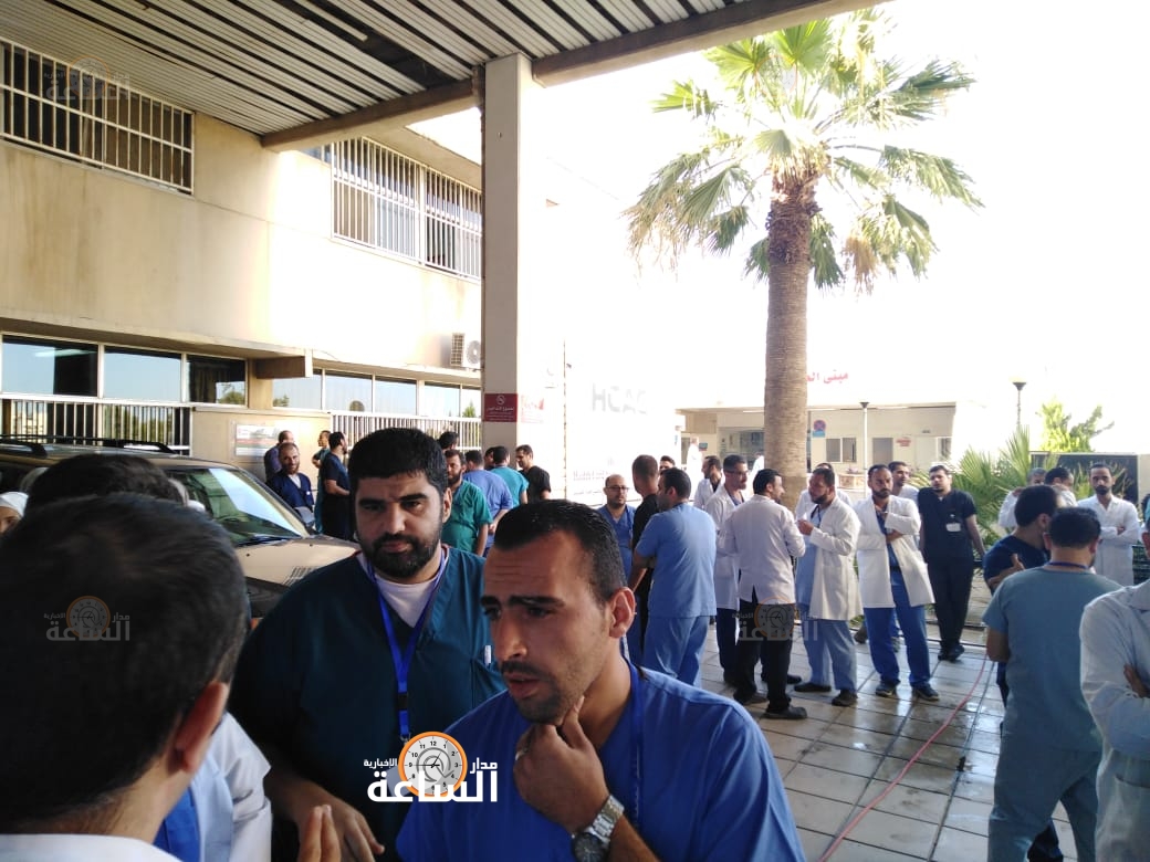 ممرضو مستشفى الجامعة الأردنية يتوقفون عن