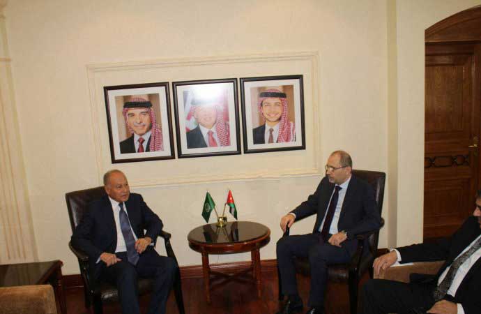 الصفدي يجري مباحثات مع أبو الغيط