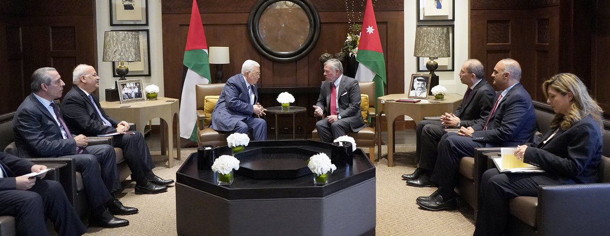 الملك يلتقي عباس (صور)