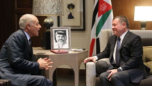 الملك يتسلم تقرير عن أعمال القمة