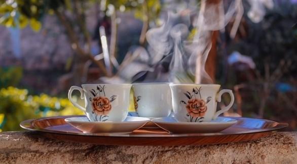 الشاي الساخن يبرد عليك الصيف