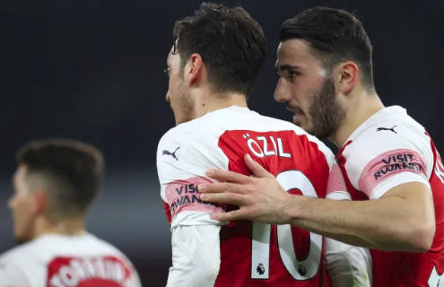 نجما أرسنال يتصديان لسطو مسلح (فيديو)