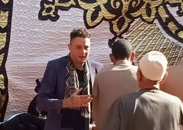 أحمد الفيشاوي يخالف وصية والده ويرفض