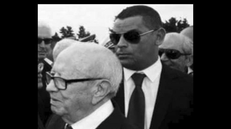 صور توثق وفاء الحرس الشخصي للسبسي..