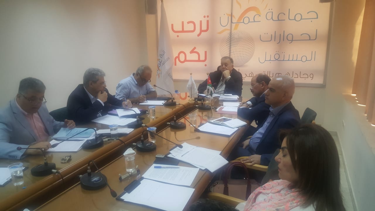 أكاديميون يدعون إلى إلغاء وزارة التعليم