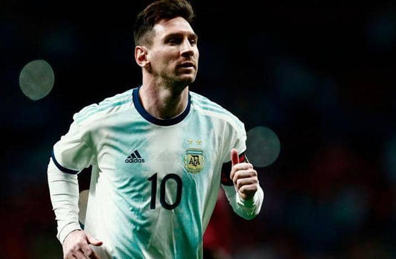 ميسي يتعرض لمحاولة اعتداء (فيديو)