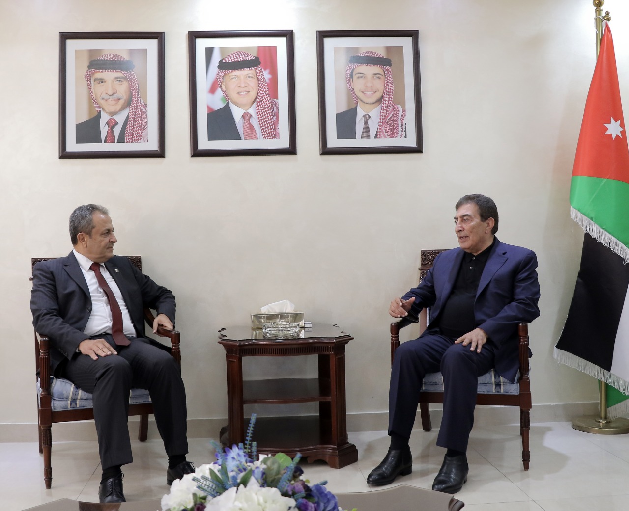 الطراونة يودع القائم بالأعمال السوري