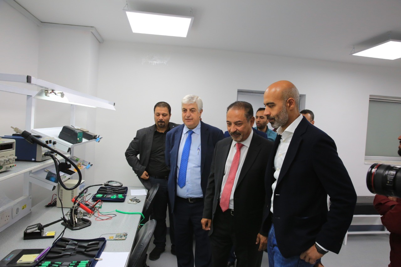 زين تفتتح في السلط مركزها السادس