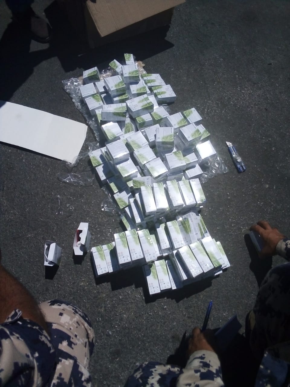 «الجمارك» تحبط تهريب مواد أولية لصناعة