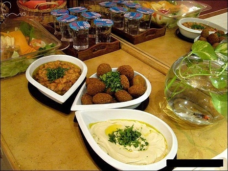 مطالب بإعادة تقييم قوائم أسعار المطاعم