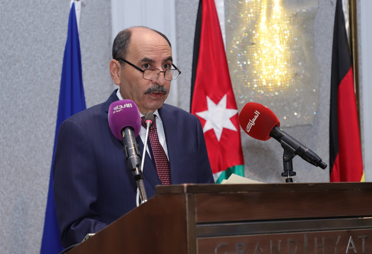 المانيا تواصل دعم برامج النقد مقابل